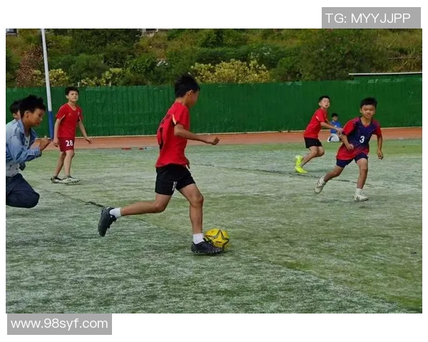 勤俭节约的足球明星们如何在绿茵场上闪耀光芒与成就辉煌