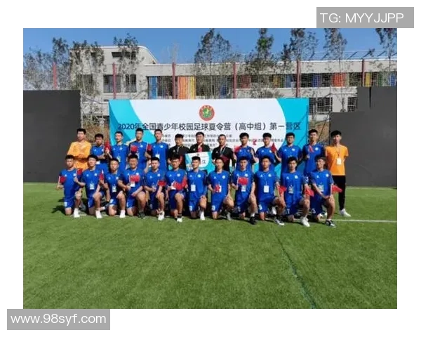 东园中学足球队奋勇拼搏展现青春风采助力校园文化建设与团队精神提升