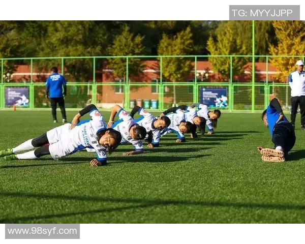 提升足球技能的秘密训练法足球静蹲的正确姿势与注意事项解析