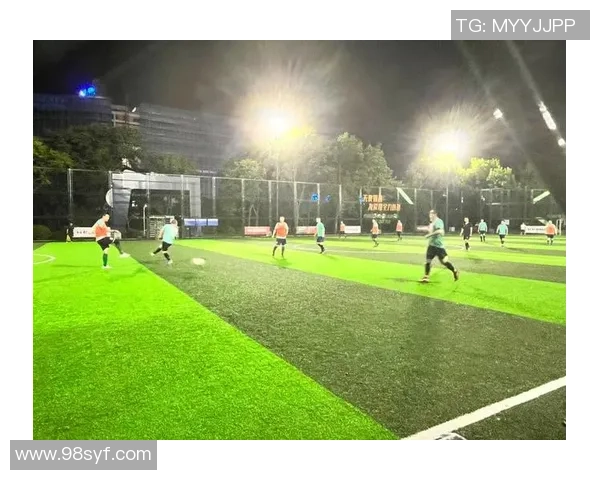 足球红红带你领略激情四溢的绿茵场景与精彩赛事背后的故事